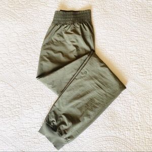 Lulu Lemon Wanderer Joggers